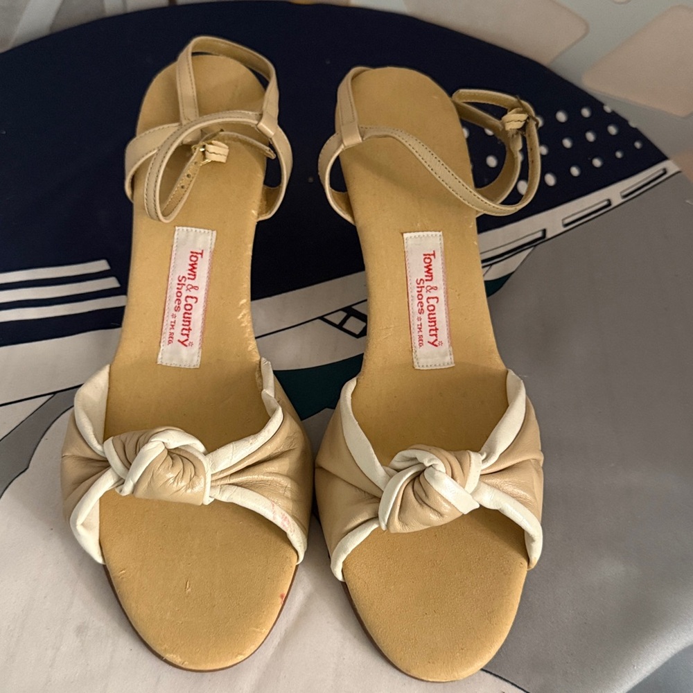 Town and Country Vintage Women's Bronze Heels